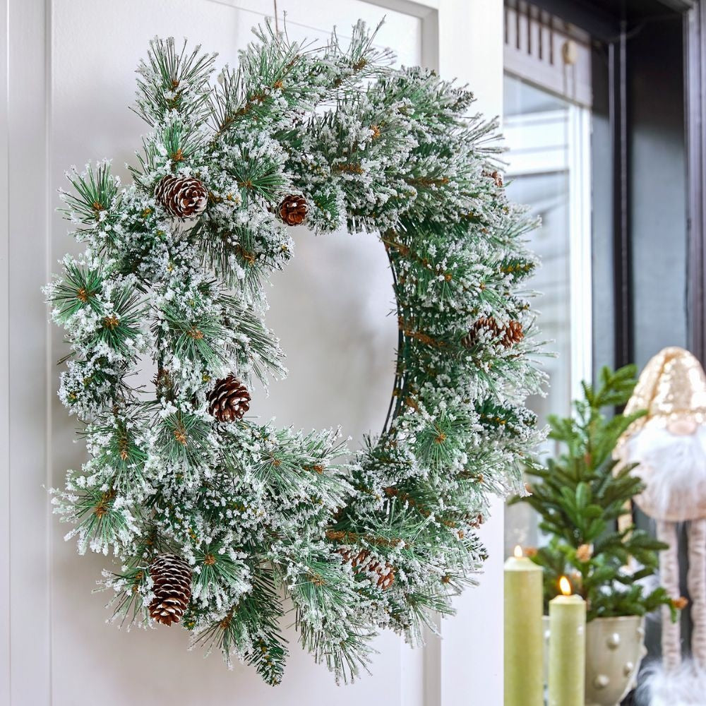 Vandans kerstkrans | groen met bevroren details & dennenappels | 60cm