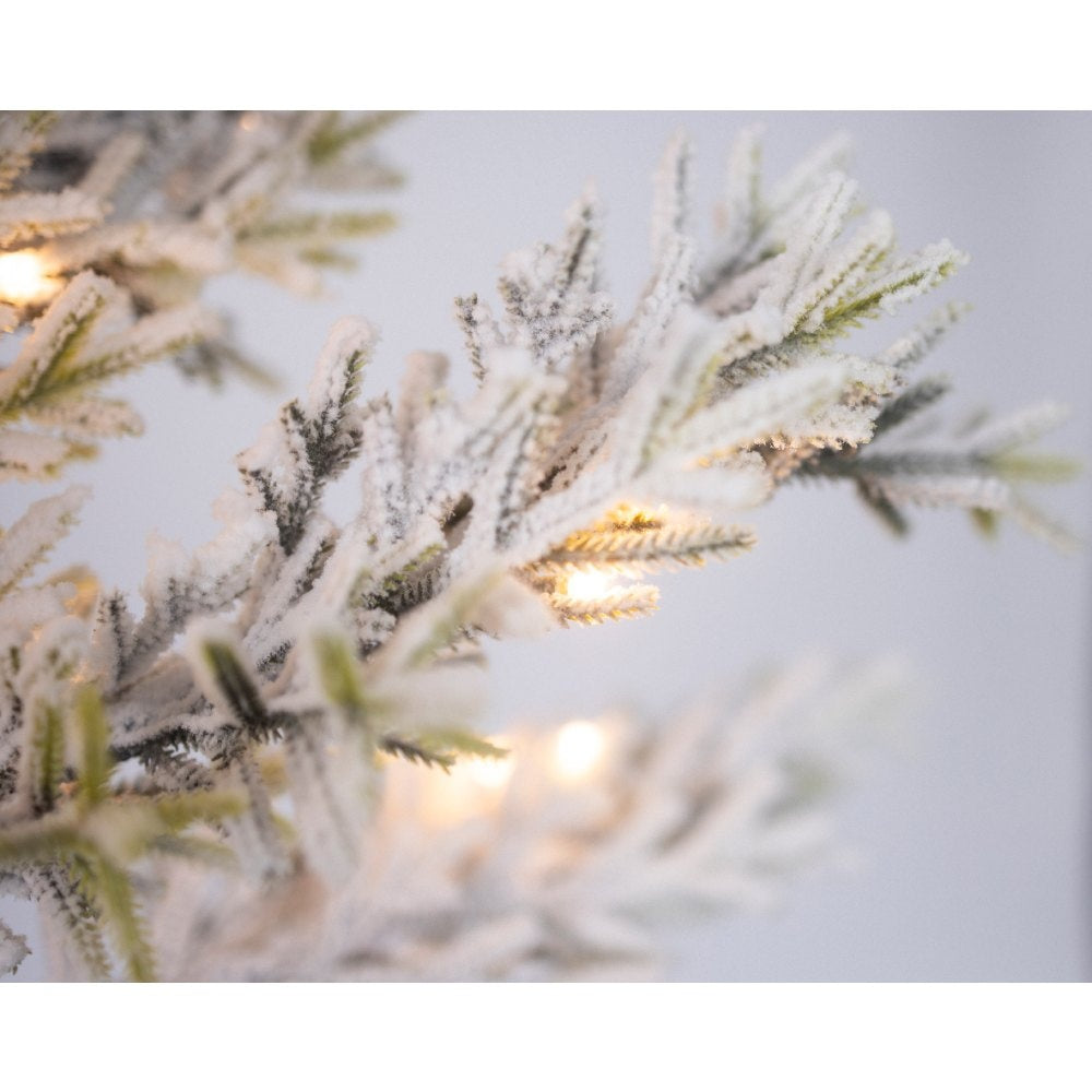 Boom voor buiten met verlichting | kunststof | groen/warm wit met bevroren details | 150cm