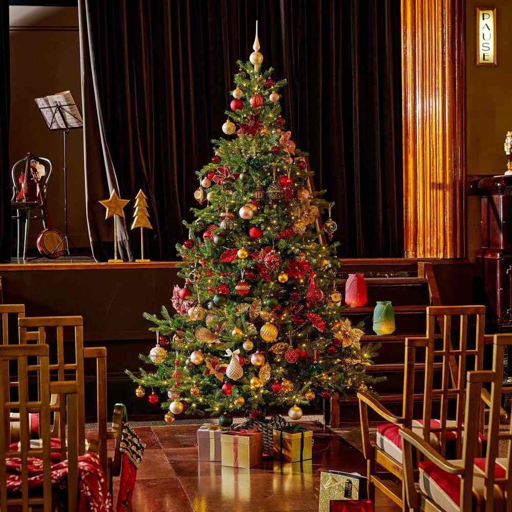 Grandis Fir kunstkerstboom 150xø111cm | groen met 250 LED lampjes