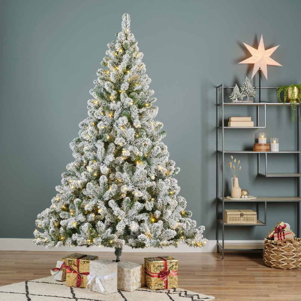 Imperial Pine kunstkerstboom 240xø147cm | wit/met sneeuw met 460 LED lampjes