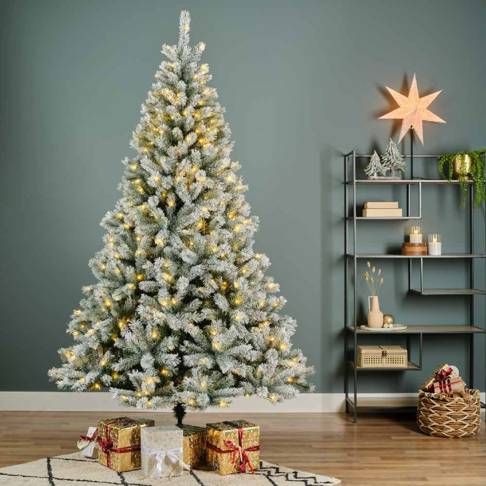 Canada Spruce kunstkerstboom 210xø140cm | groen met bevroren details | 440 LED lampjes