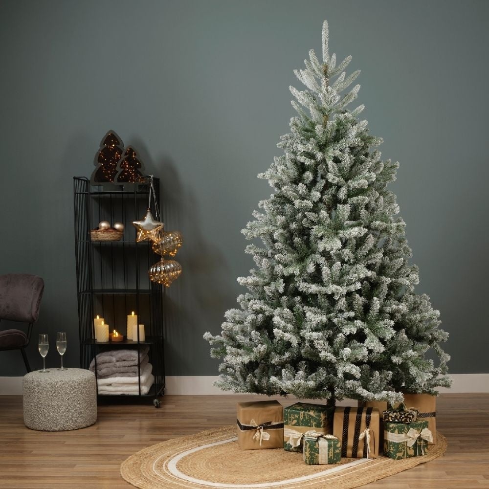 Alba Fir kunstkerstboom 210xø127cm | wit/met sneeuw