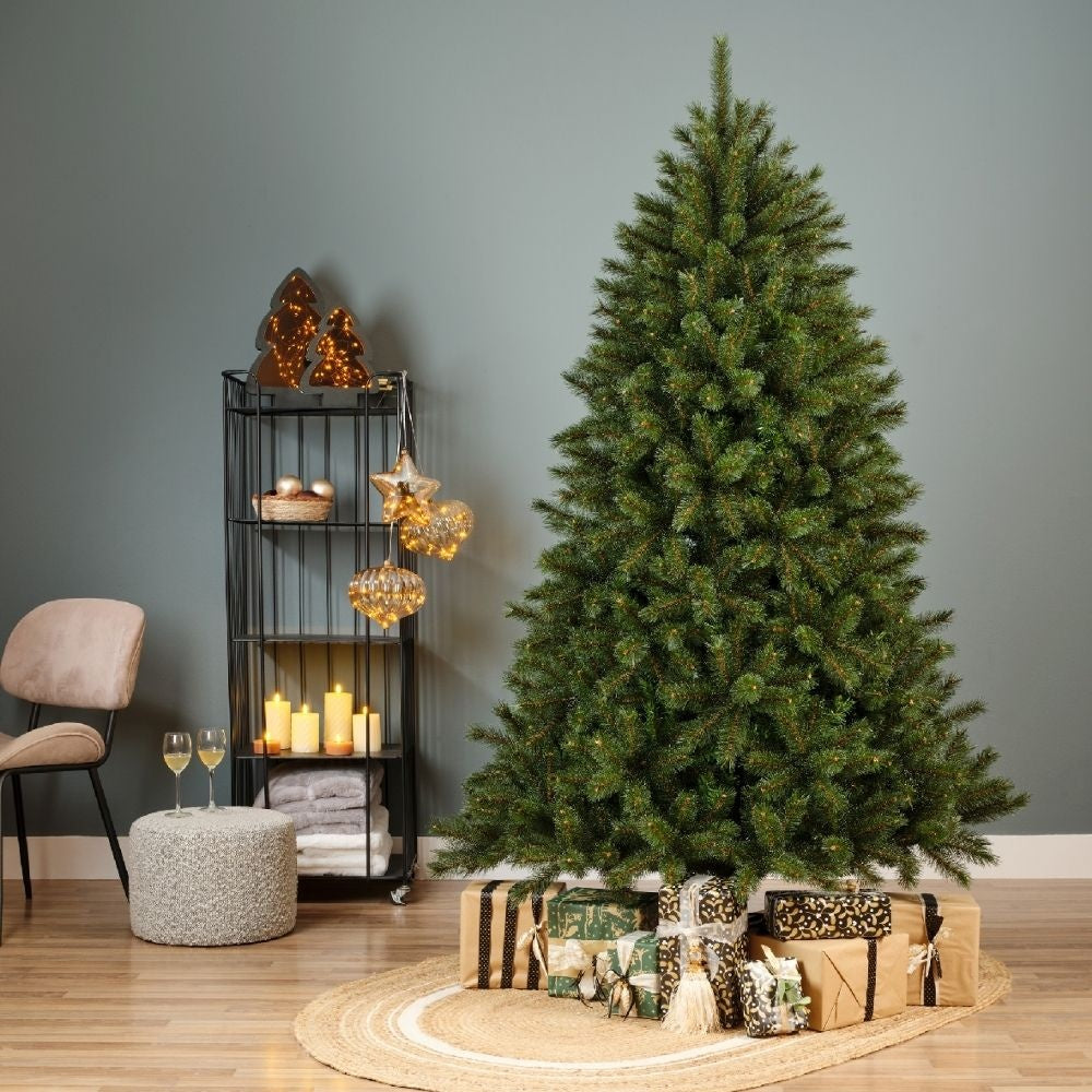 Malmö Frosted Spruce kunstkerstboom 240xø157cm | groen met bevroren details