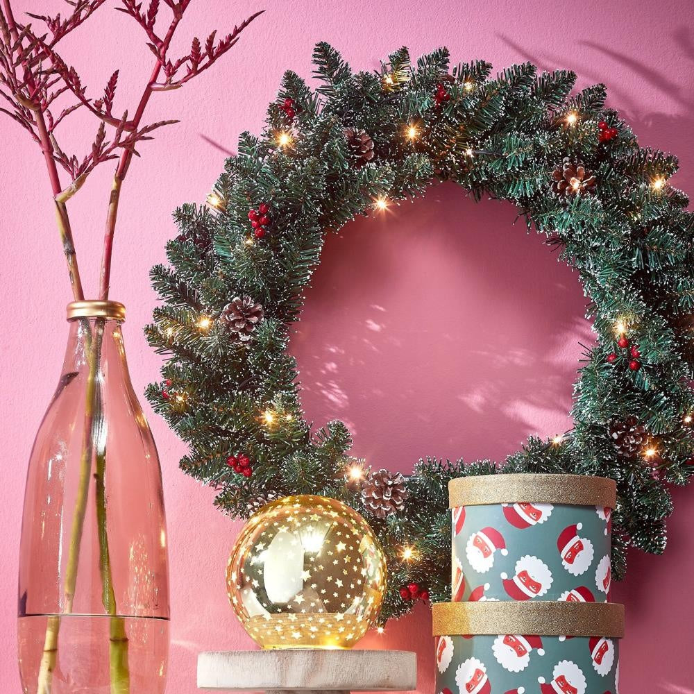 Creston kerstkrans incl. besjes en dennenappels | groen met bevroren details & LED lampjes | 45cm
